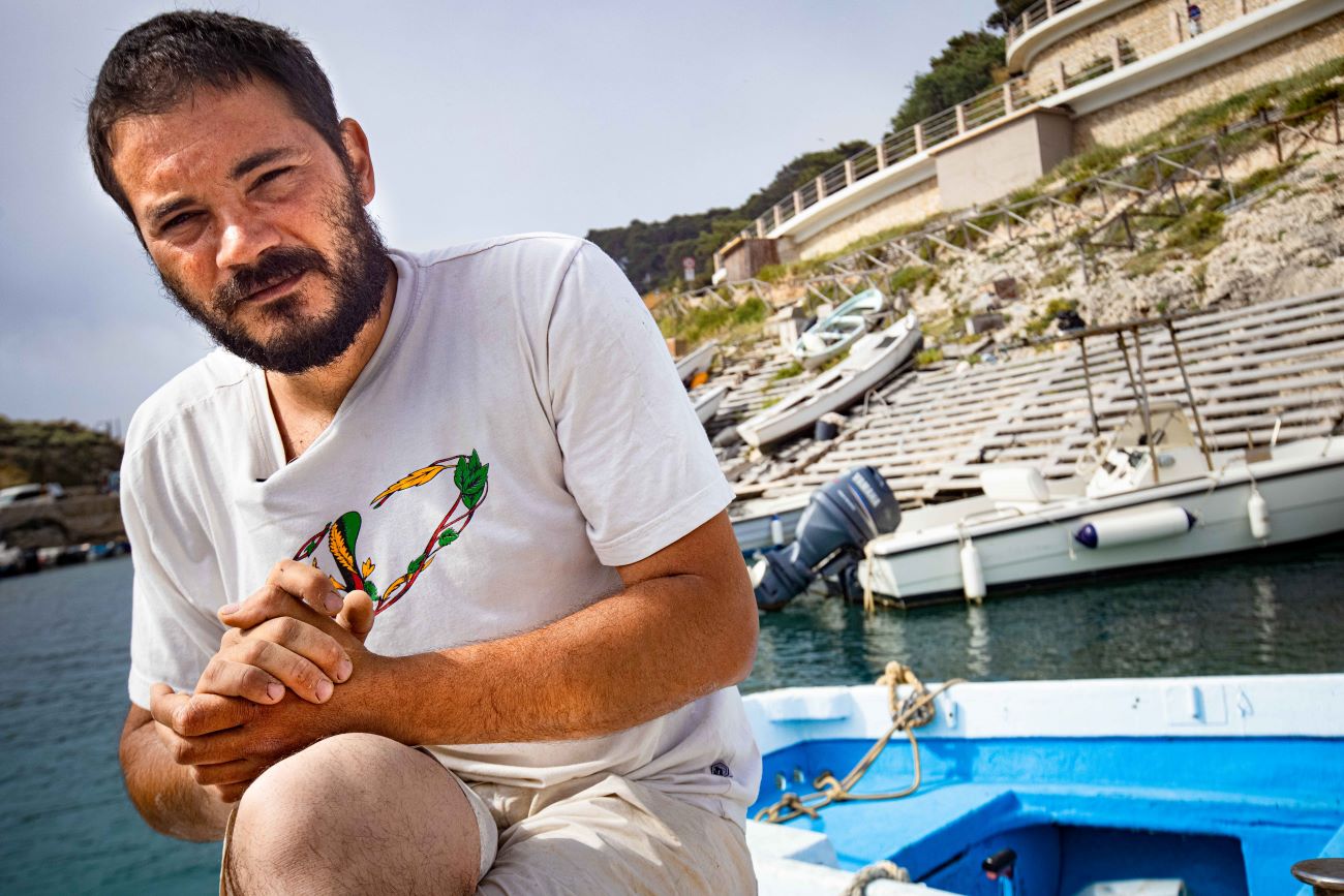 pescatore tremiti mar mediterraneo